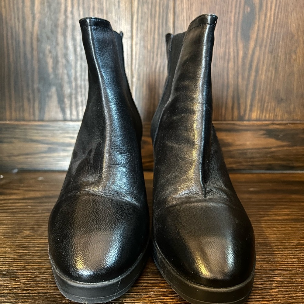 Black leather Aquatalia wedge boots, size 8 - Picture 3 of 6